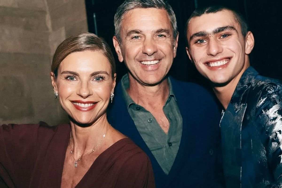 La famiglia Costacurta sorridente e unita