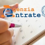 mano di donna che segna data sul calendario con logo agenzia delle entrate