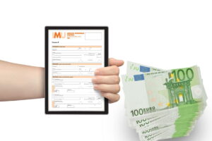 documento imu e banconote 100 euro