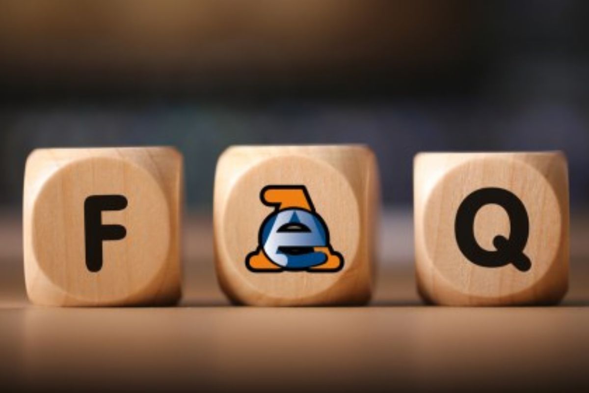 dadi in legno che formano la scritta F.A.Q. con logo agenzia delle entrate al posto della A