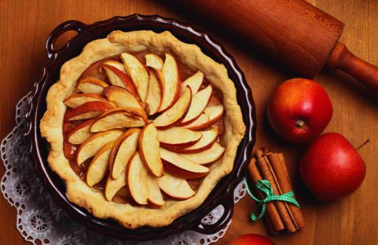 torta di mele, mele e cannella