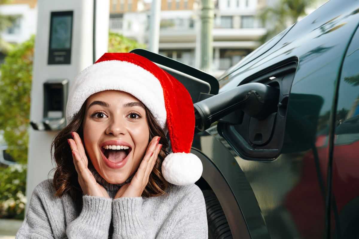 Automobile elettrica in ricarica