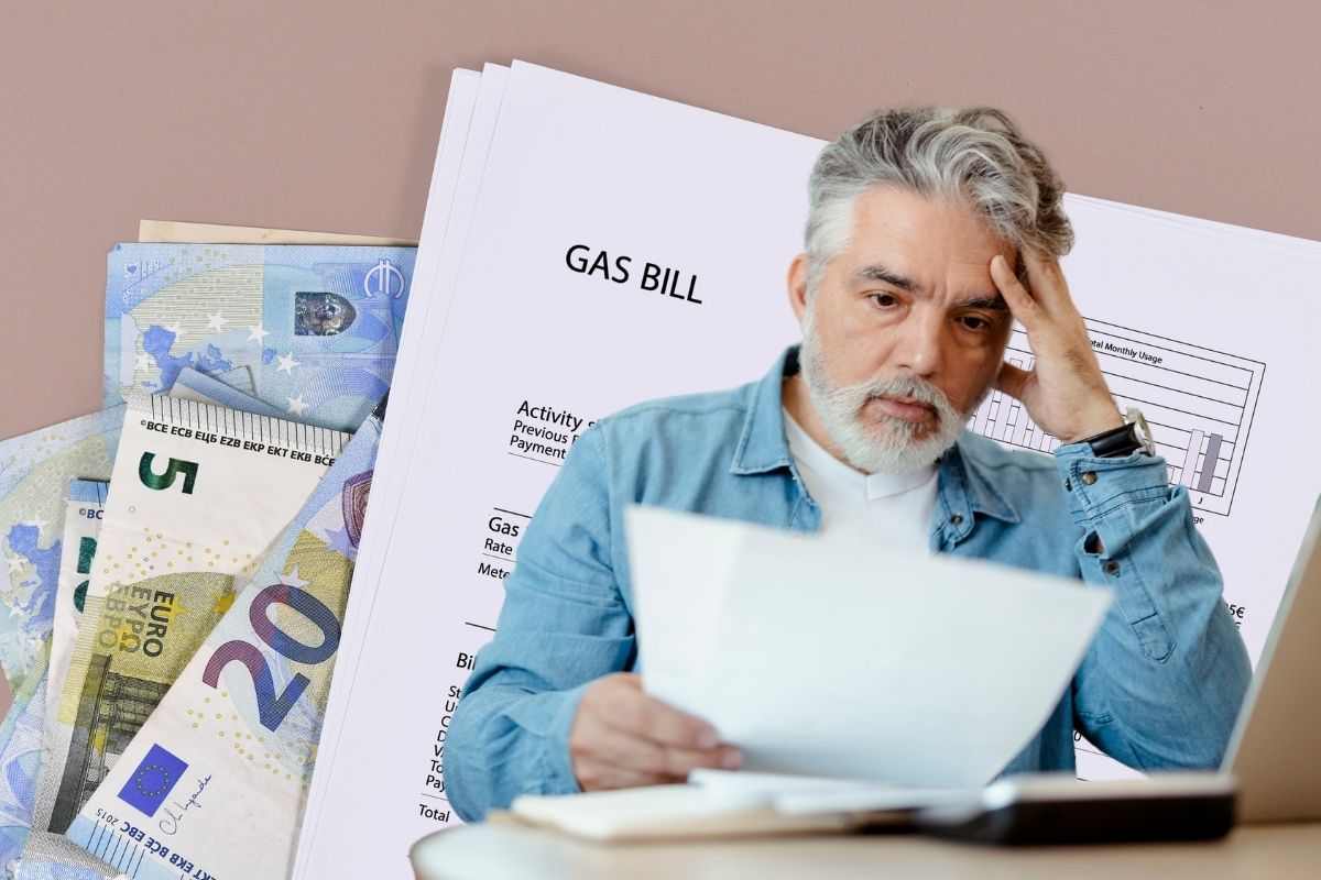 Consumatore consulta bollette del gas