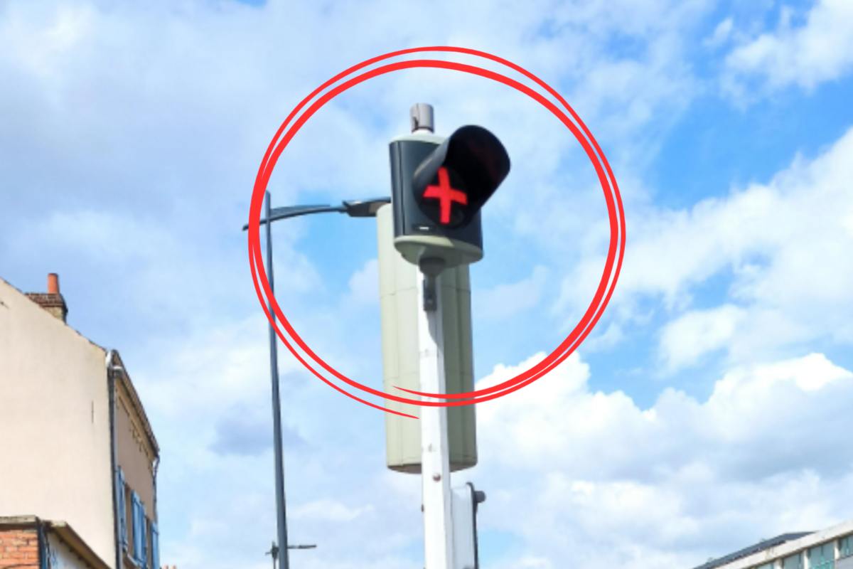 Icona croce rossa del semaforo