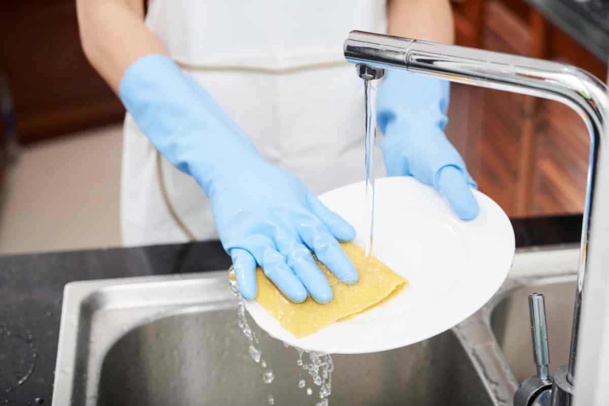 Mai lavare piatti così rischi salute