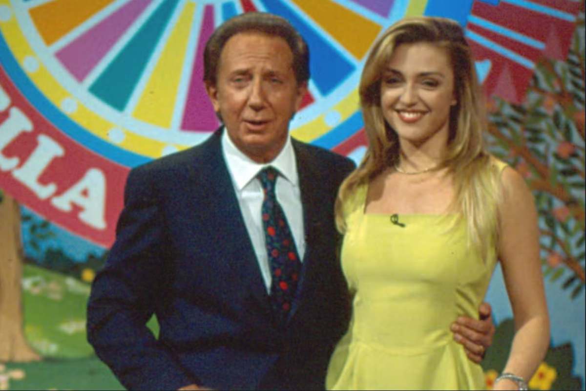 Mike Bongiorno con la valletta Paola Barale