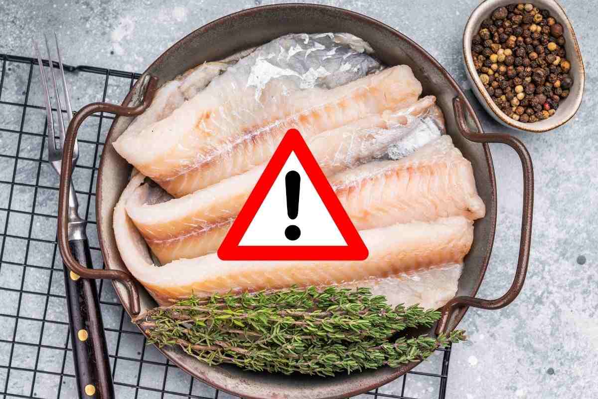 Nasello europeo cotto in padella con erbette