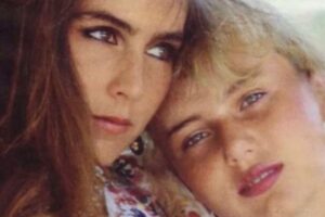 Romina Powere Ylenia abbracciate