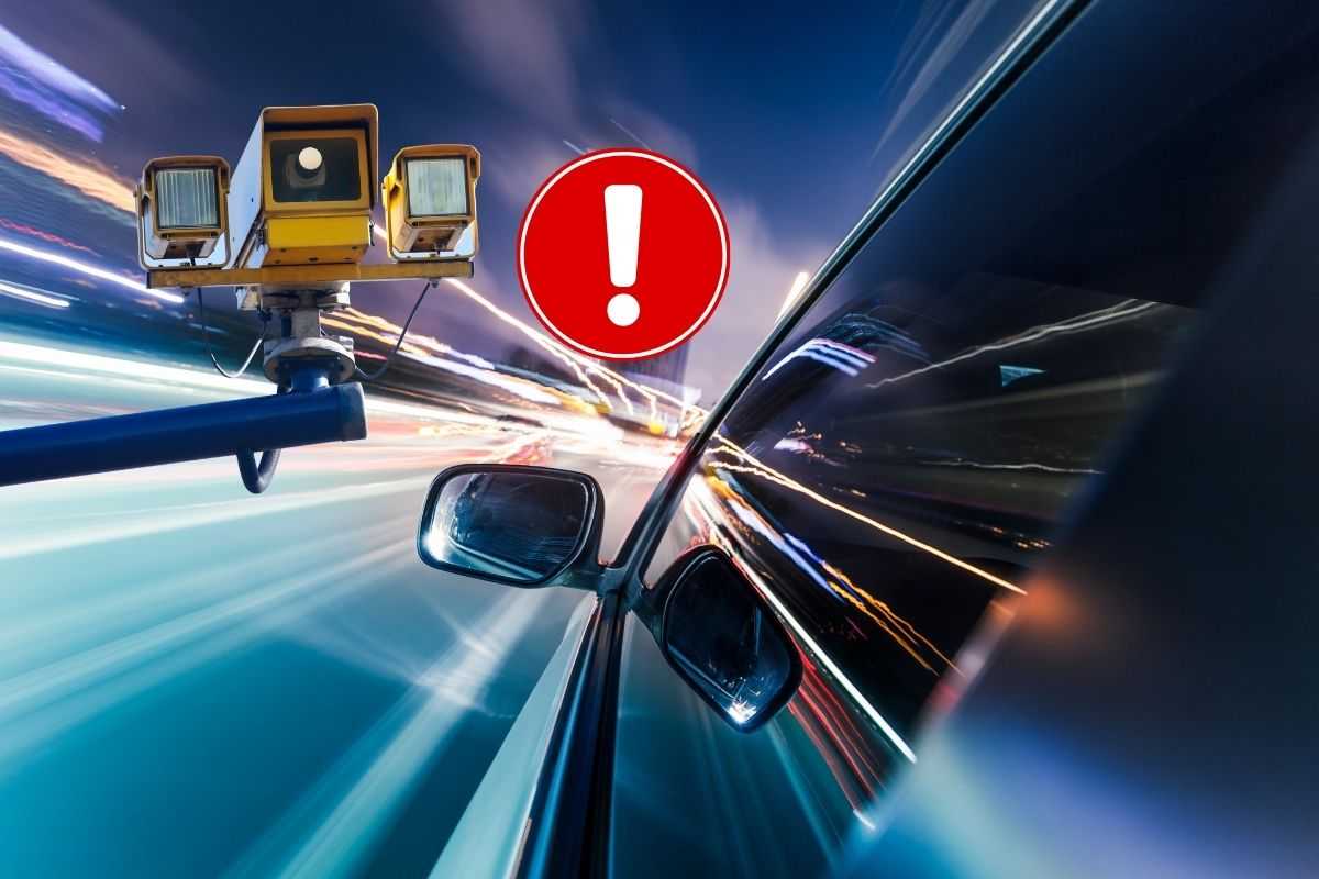 Auto corre su strade cittadine