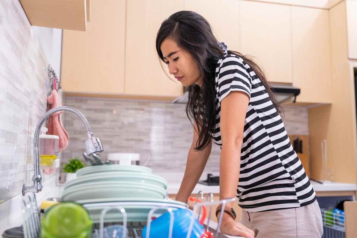 odiare lavare piatti cosa dice la psicologia 
