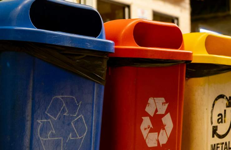 Contenitori dei rifiuti per la differenziata