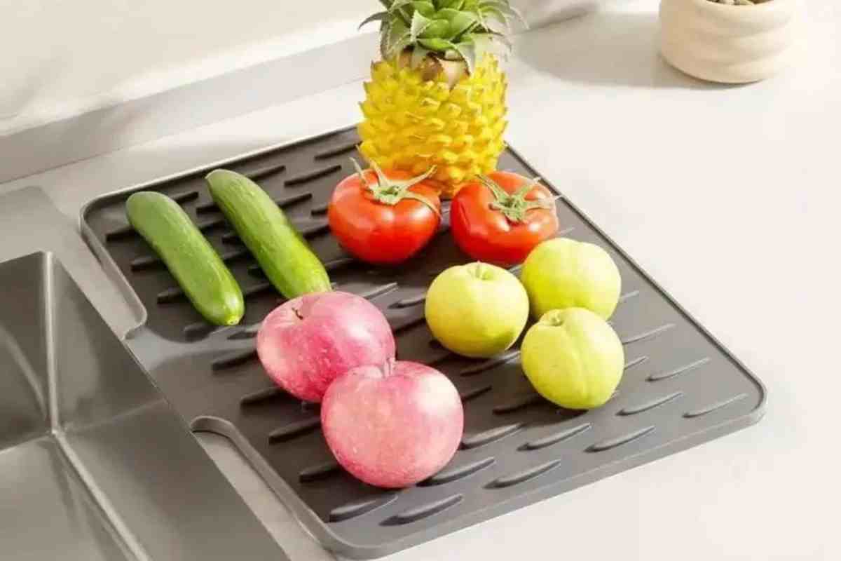 frutta poggiata sul tappetino in silicone