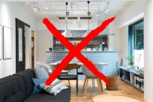 salotto con angolo cottura segno x in evidenza