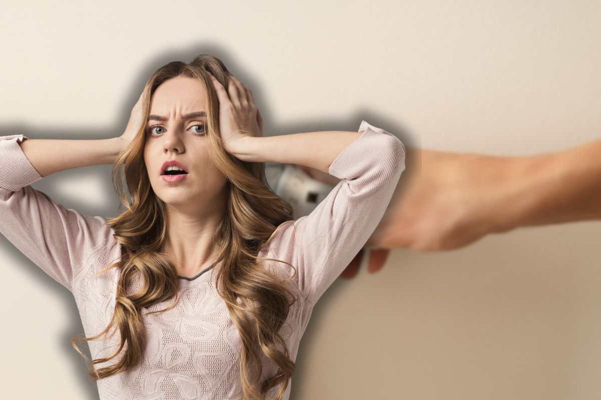 uomo che usa valvola dei termosifoni e donna sconvolta