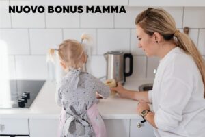mamma e figlia in cucina