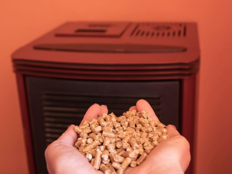 maniche mantengono del pellet e stufa