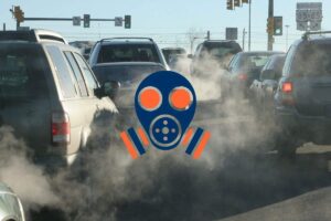 inquinamento nel traffico e maschera antigas in evidenza